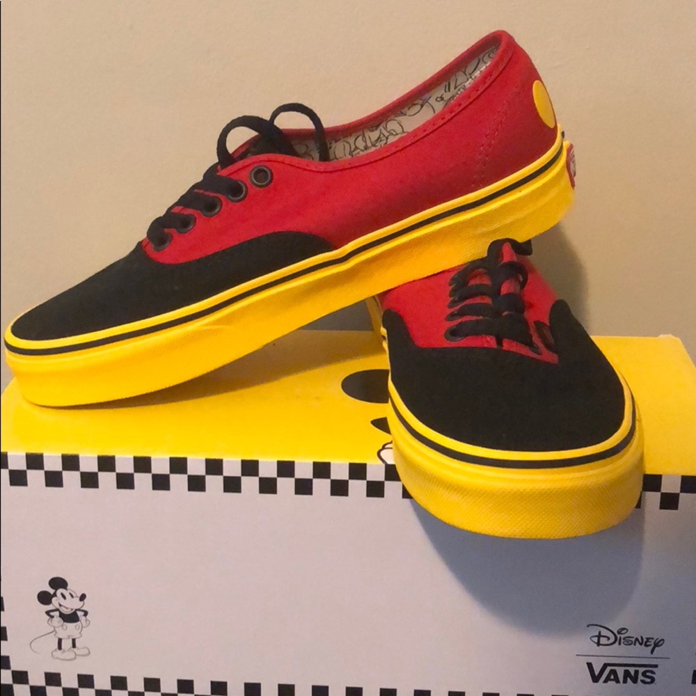 Vans-Disney - Picture 1 of 2